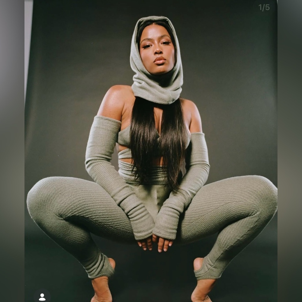 Cozy Knit light grey Laina Rauma dance class leggings